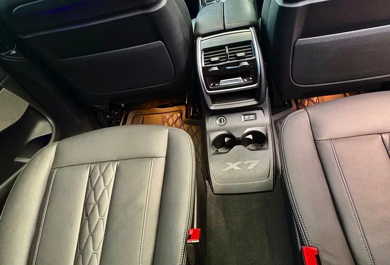 2022 BMW X7 - Image 7