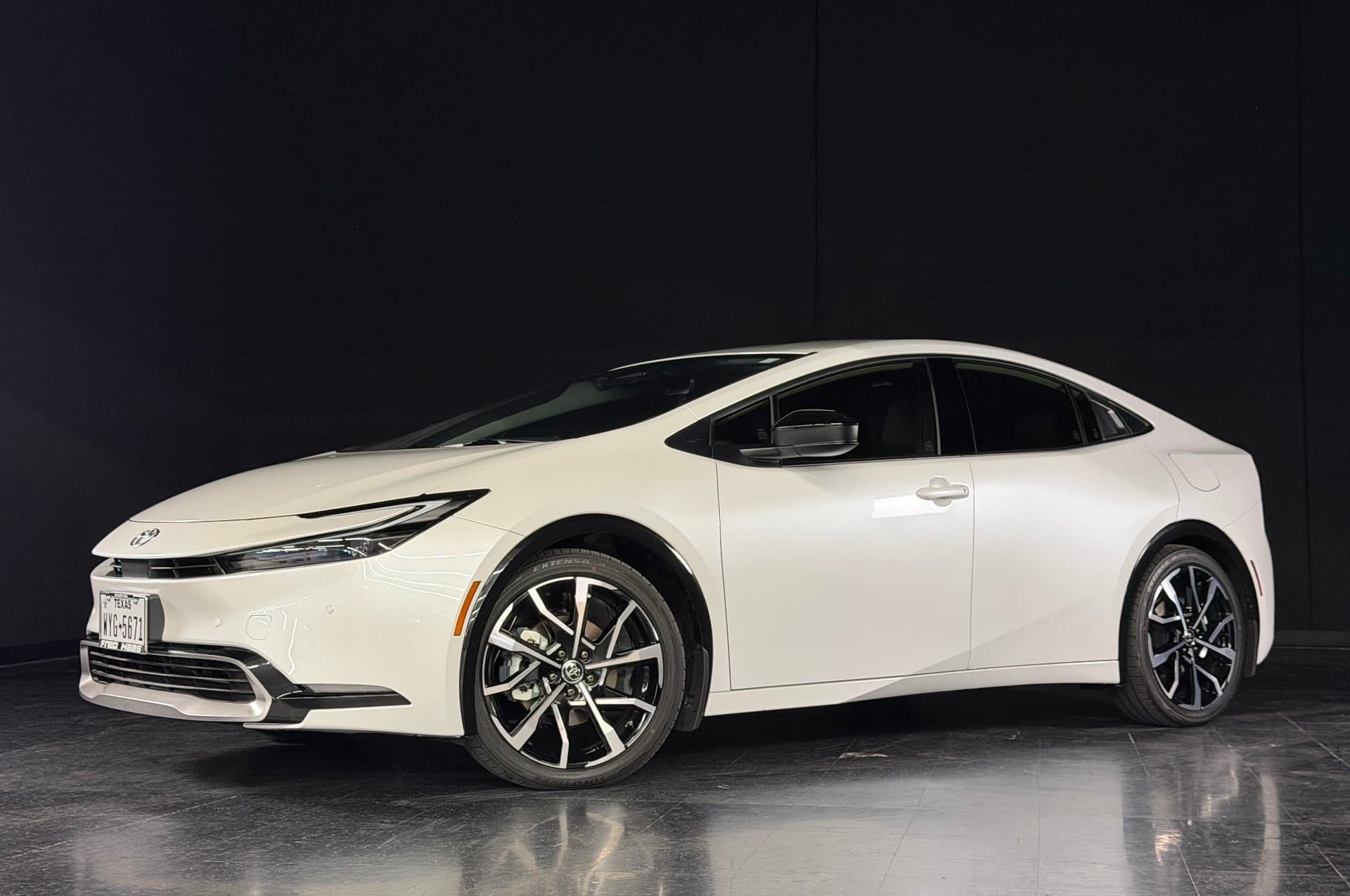 2026 Toyota Prius Plug In - Image 3