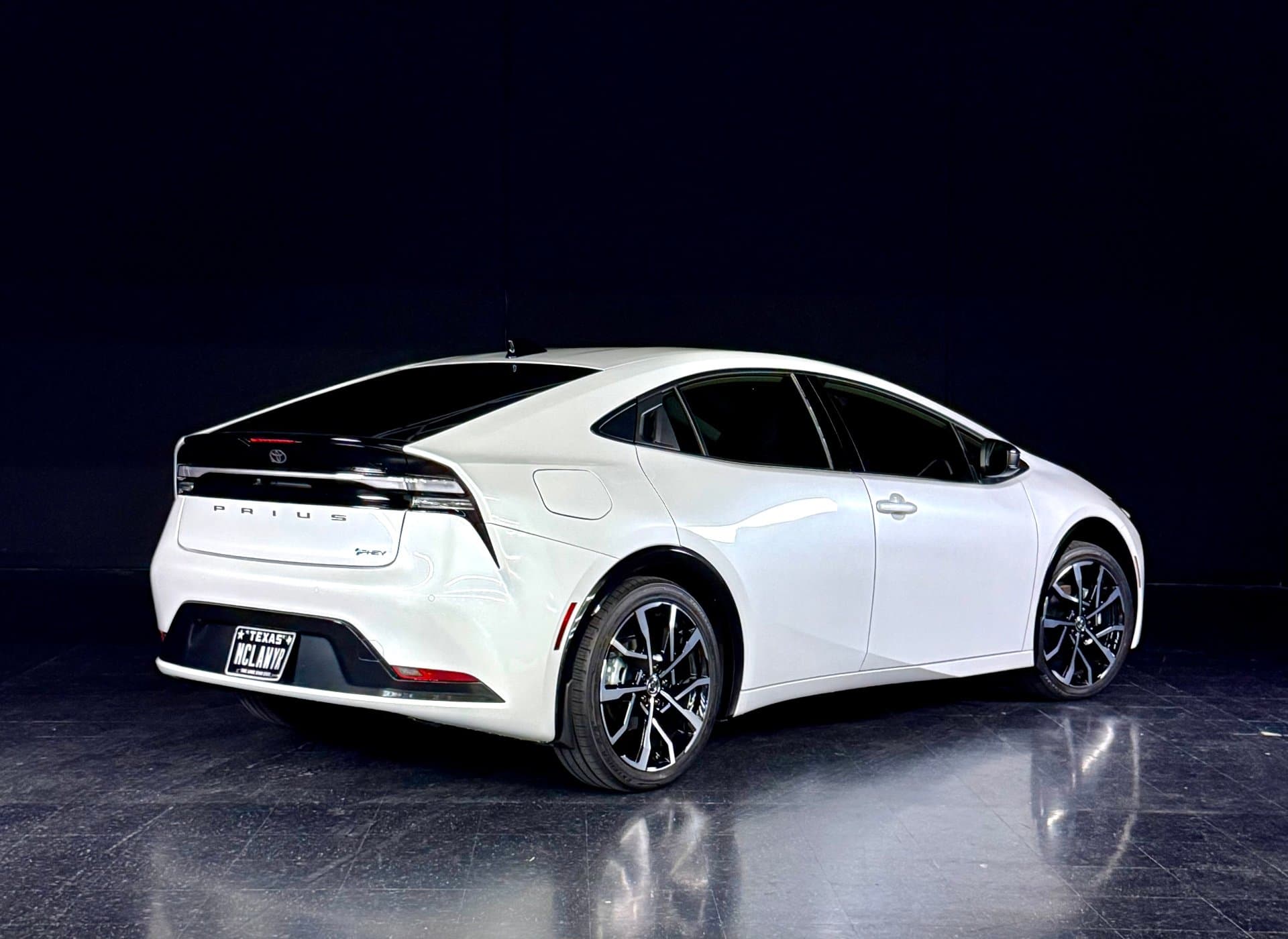 2026 Toyota Prius Plug In - Image 2