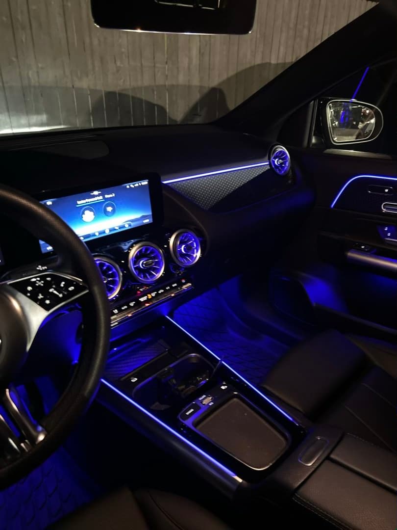 2025 Mercedes GLA 250 - Image 9