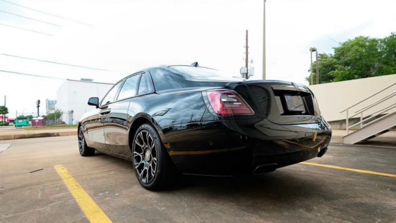 2022 Rolls-Royce Ghost Black Badge - Image 3